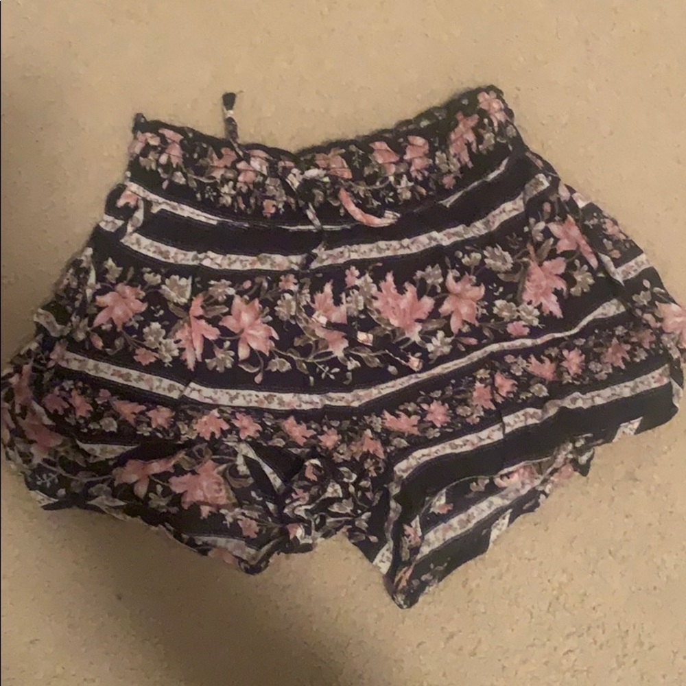 American Eagle Floral Flowy Shorts